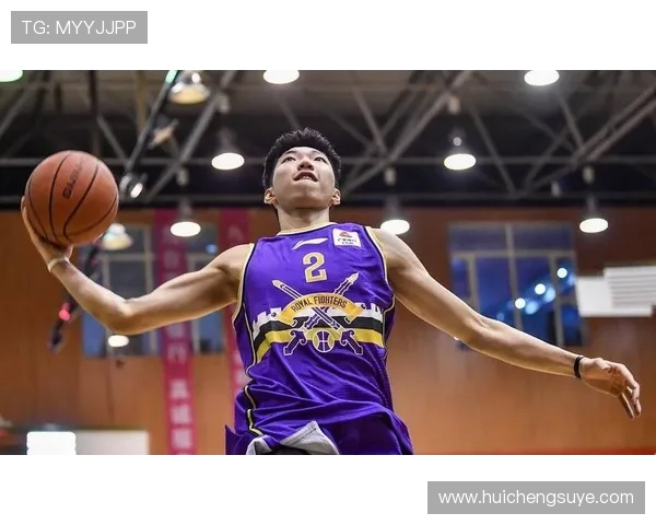 聚焦职业篮球运动员成长之路与赛场奋斗精神全面解析的多维视角探